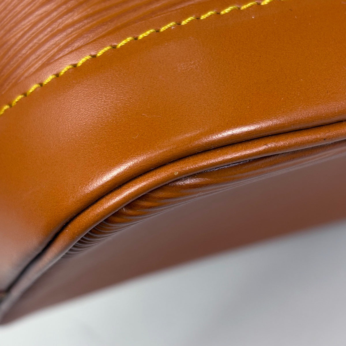 バイセル公式】ルイ・ヴィトン アルマ 手提げ ハンドバッグ エピ