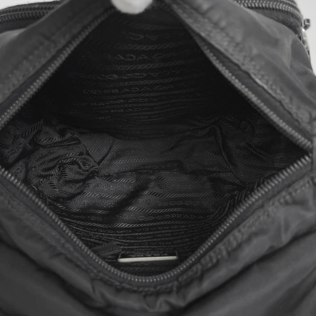 プラダ ロゴプレート ショルダーバッグ 斜め掛け ショルダーバッグ ナイロン ネロ(ブラック) レディース 【中古】brbag