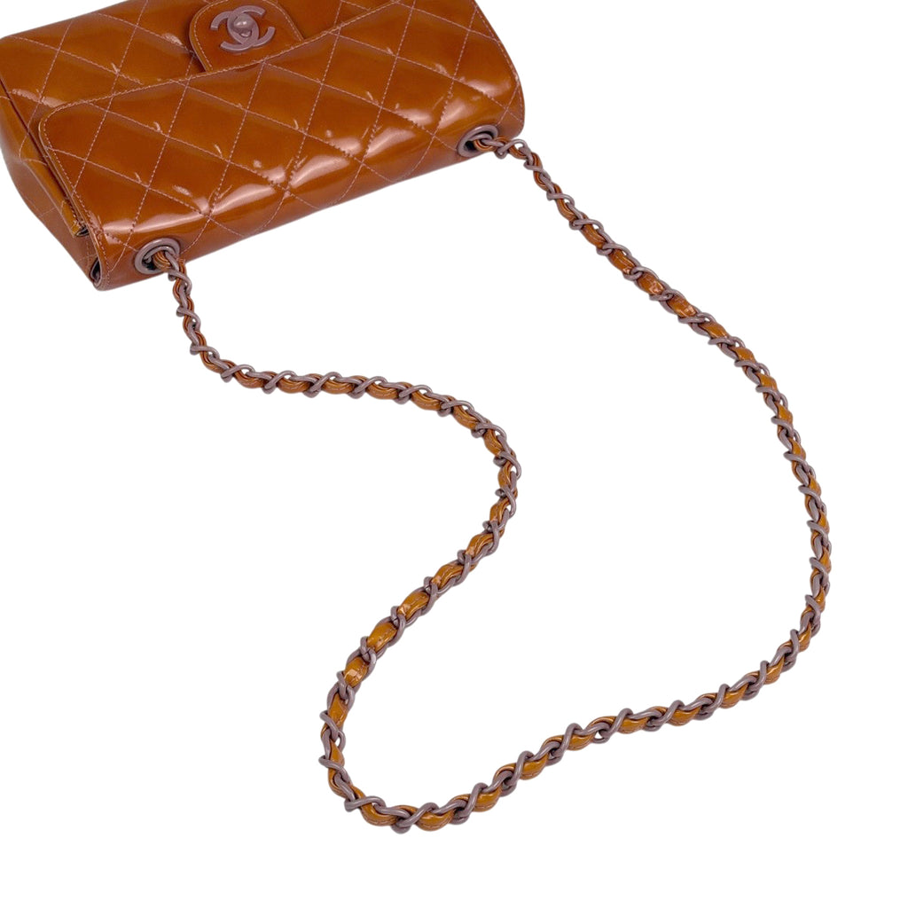 シャネル ココマーク チェーン ショルダーバッグ エナメル マトラッセ シングルフラップ ショルダーバッグ パテントレザー オレンジ レディース 【中古】brbag