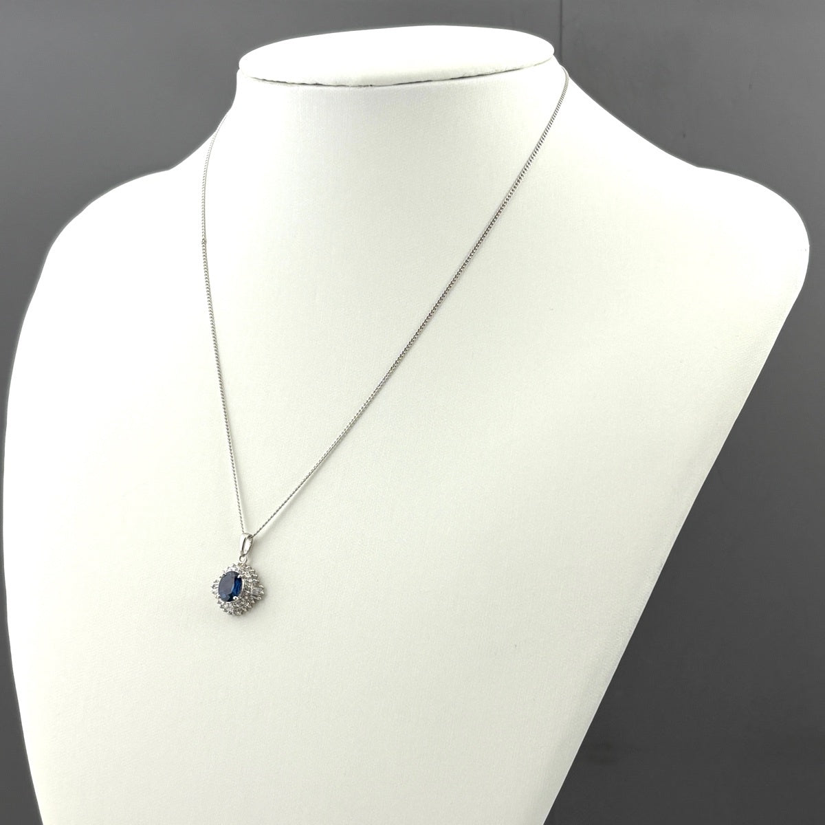 サファイア デザインネックレス プラチナ ペンダント メレダイヤ