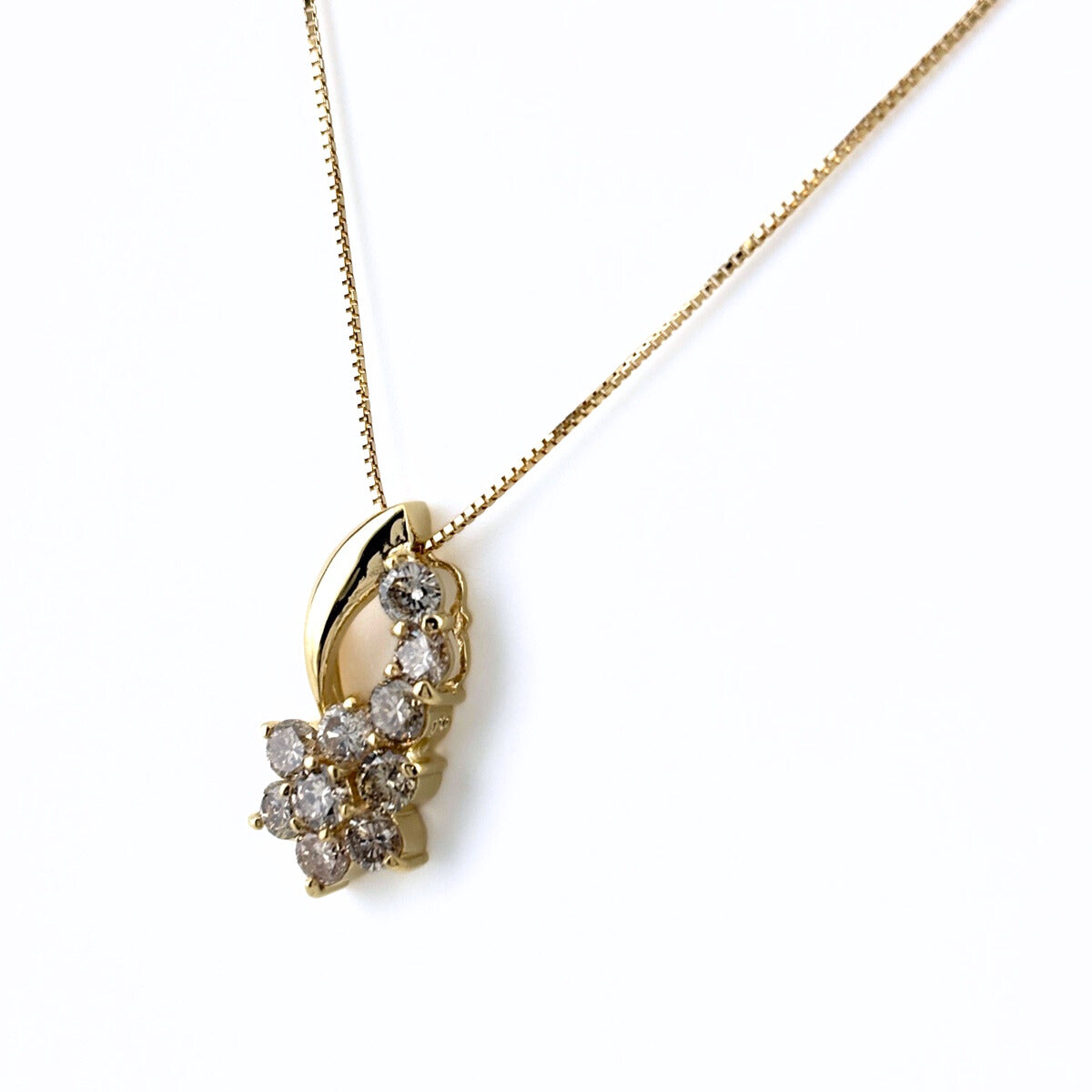 K18 デザイン ペンダント| 花のデザイン フラワーモチーフ デザインネックレス YG イエローゴールド ペンダント