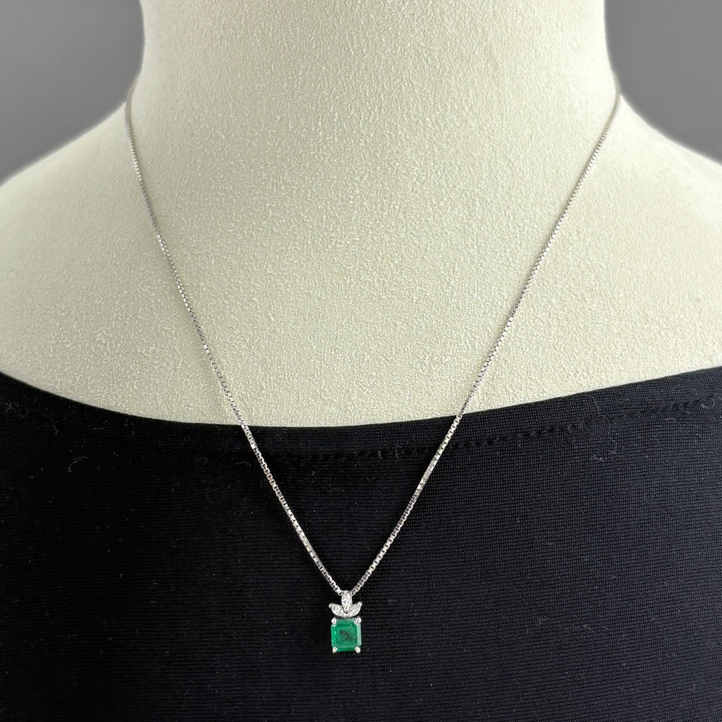 【明日3/8まで値下げ】【未使用】Pt900/850 天然エメラルド　ネックレス エメラルド デザインネックレス ネックレス Pt900 Pt850 エメラルド