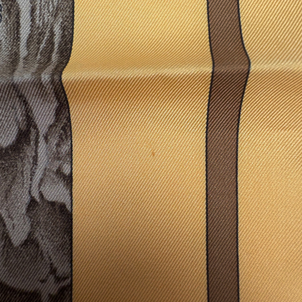 バイセル公式】エルメス カレ 90 CASSE NOISETTE くるみ割り リス柄