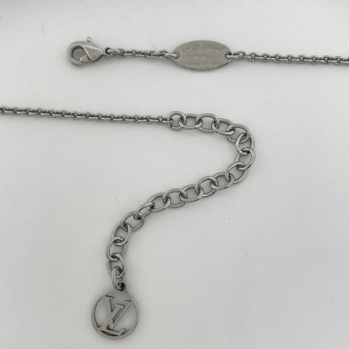 バイセル公式】ルイ・ヴィトン エセンシャル V ネックレス シルバー