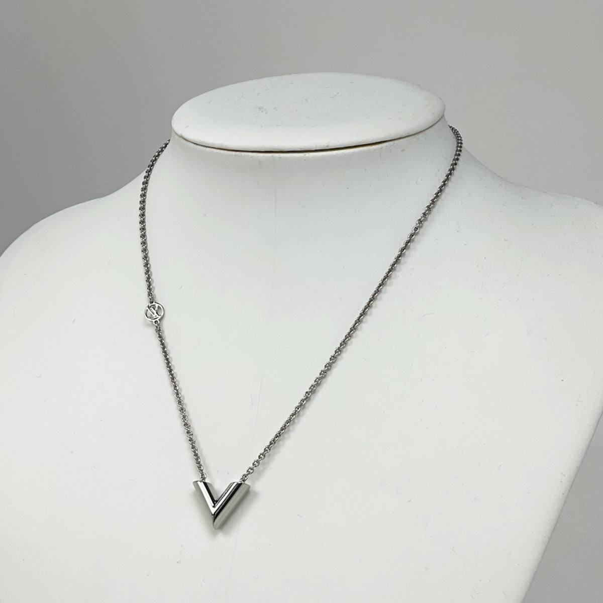 バイセル公式】ルイ・ヴィトン エセンシャル V ネックレス シルバー