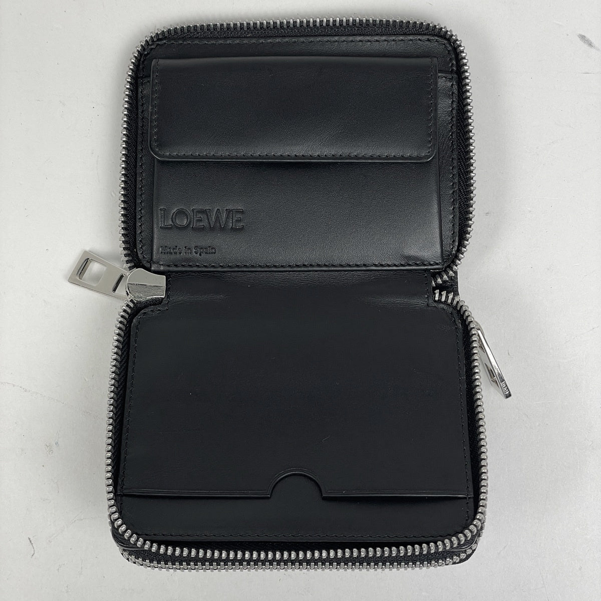 プー ロエベ 二つ折り アナグラム ラウンドファスナー レザー ブラック プー様専用 ロエベ 二つ折り アナグラム ラウンドファスナー レザー