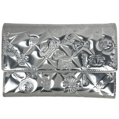 シャネル アイコンライン 二つ折り財布 ココマーク No.5 エナメル 二つ折り財布 パテントレザー シルバー レディース ブランドバッグ・小物 【中古】brbag