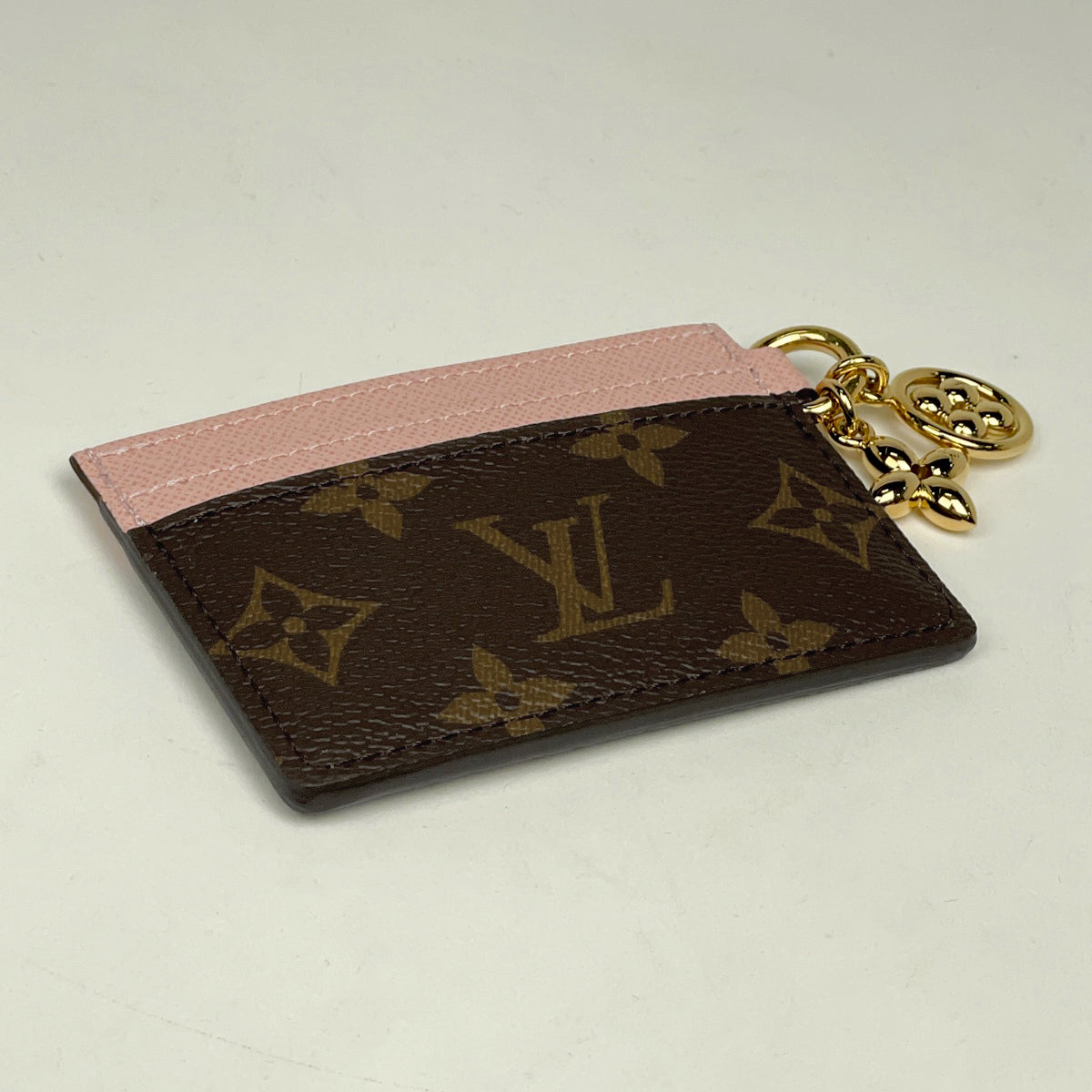 【美品】ルイヴィトン【LOUIS VUITTON】M82739 カードケース ポルトカルト LVチャーム モノグラム カードケース パスケース 名刺入れ ピンクレザー LV CARD HOLDER MONOGRAM【Aランク】【中古】 カードケース ポルト カルト・LV チャーム モノグラム｜ルイ・ヴィトン
