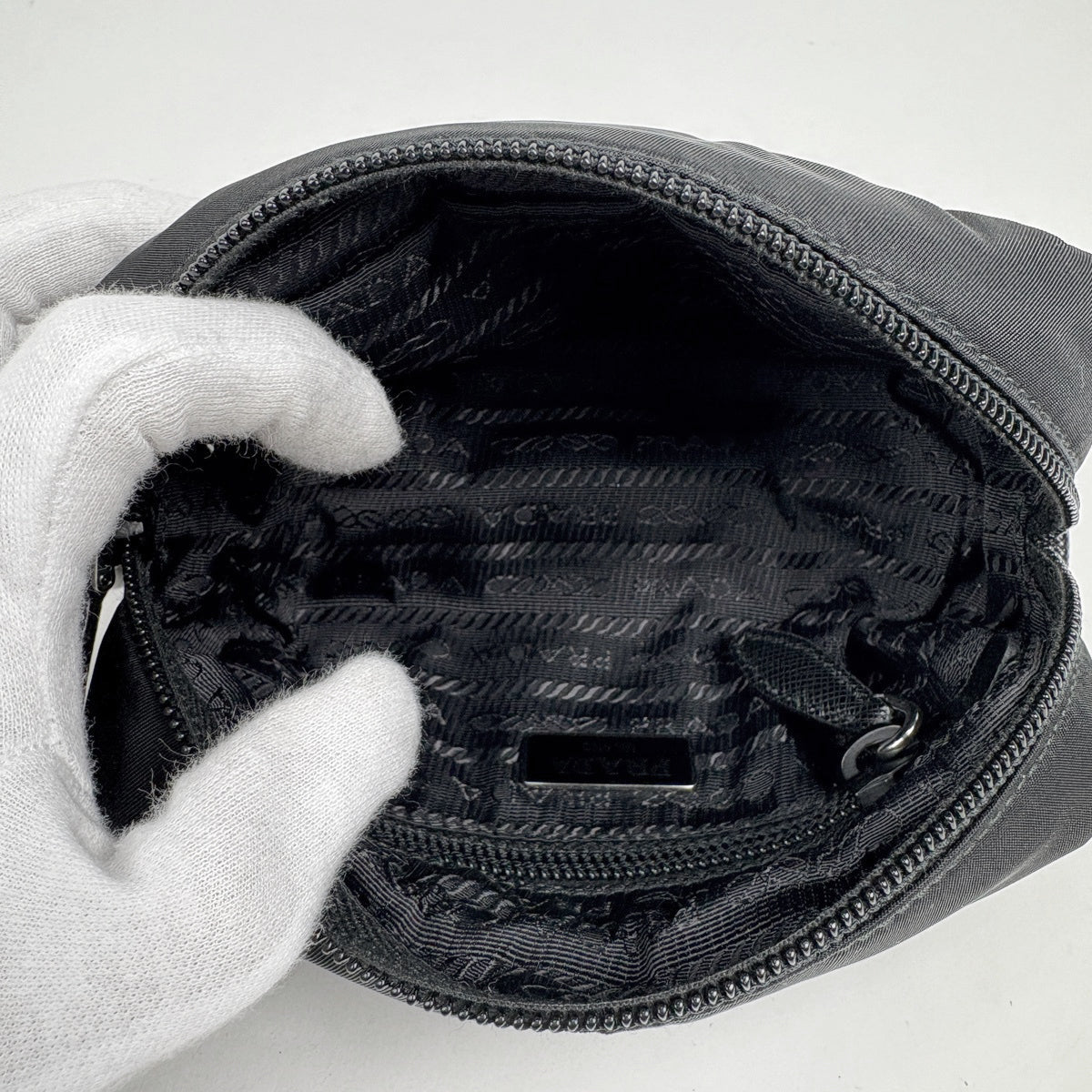 プラダ ロゴプレート ポーチ メイク コスメ 小物入れ 化粧ポーチ