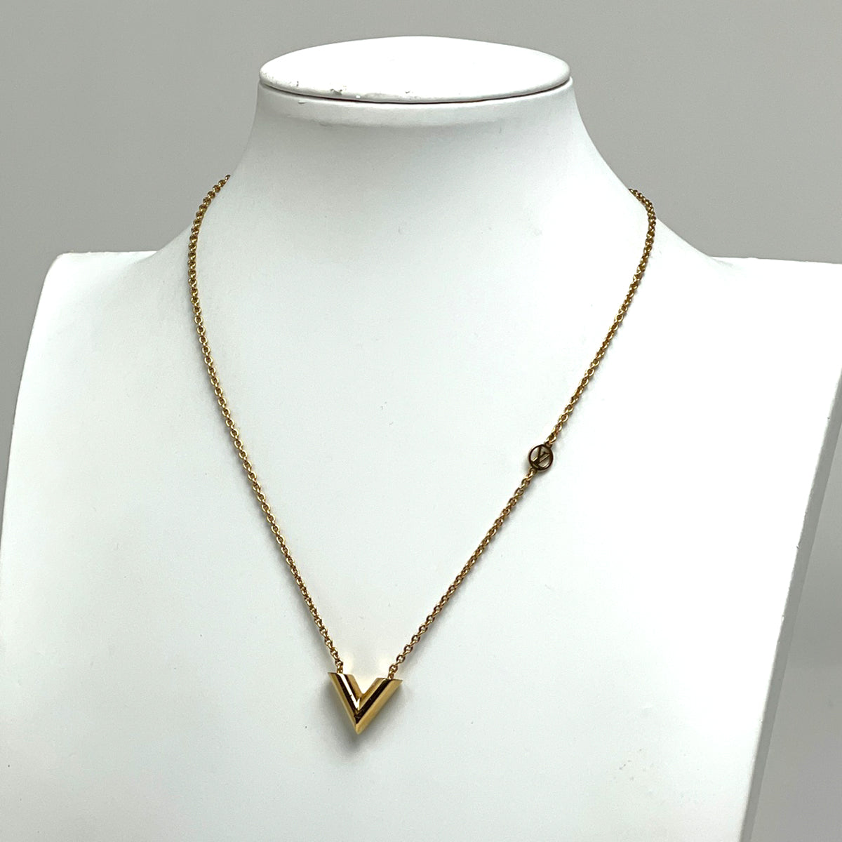 ルイ・ヴィトン エセンシャル V ネックレス ロゴ ネックレス GP