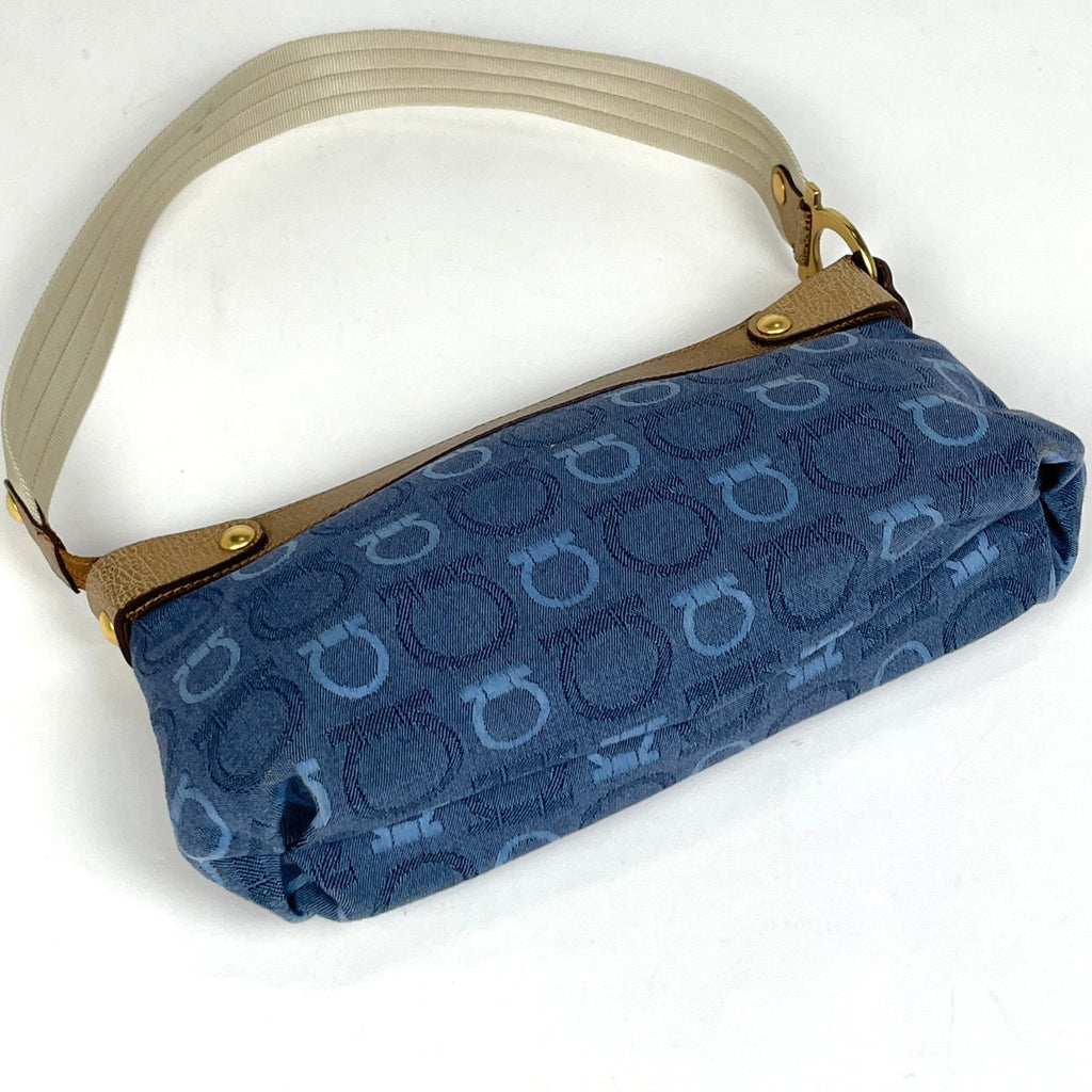 サルヴァトーレフェラガモ ガンチーニ柄 ショルダーバッグ ワン