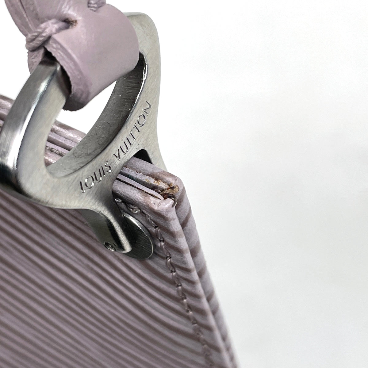 LOUIS VUITTON エピ　ポシェット　ドゥミリュンヌ　ライラック ルイ・ヴィトン ポシェット ドゥミリュンヌ ショルダーバッグ