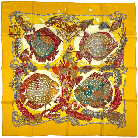 極美品 エルメス カレ90 深海魚 GRANDS FONDS プリーツ 箱付き エルメス カレ 90 Grands Fonds 深海 魚 スカーフ シルク イエロー