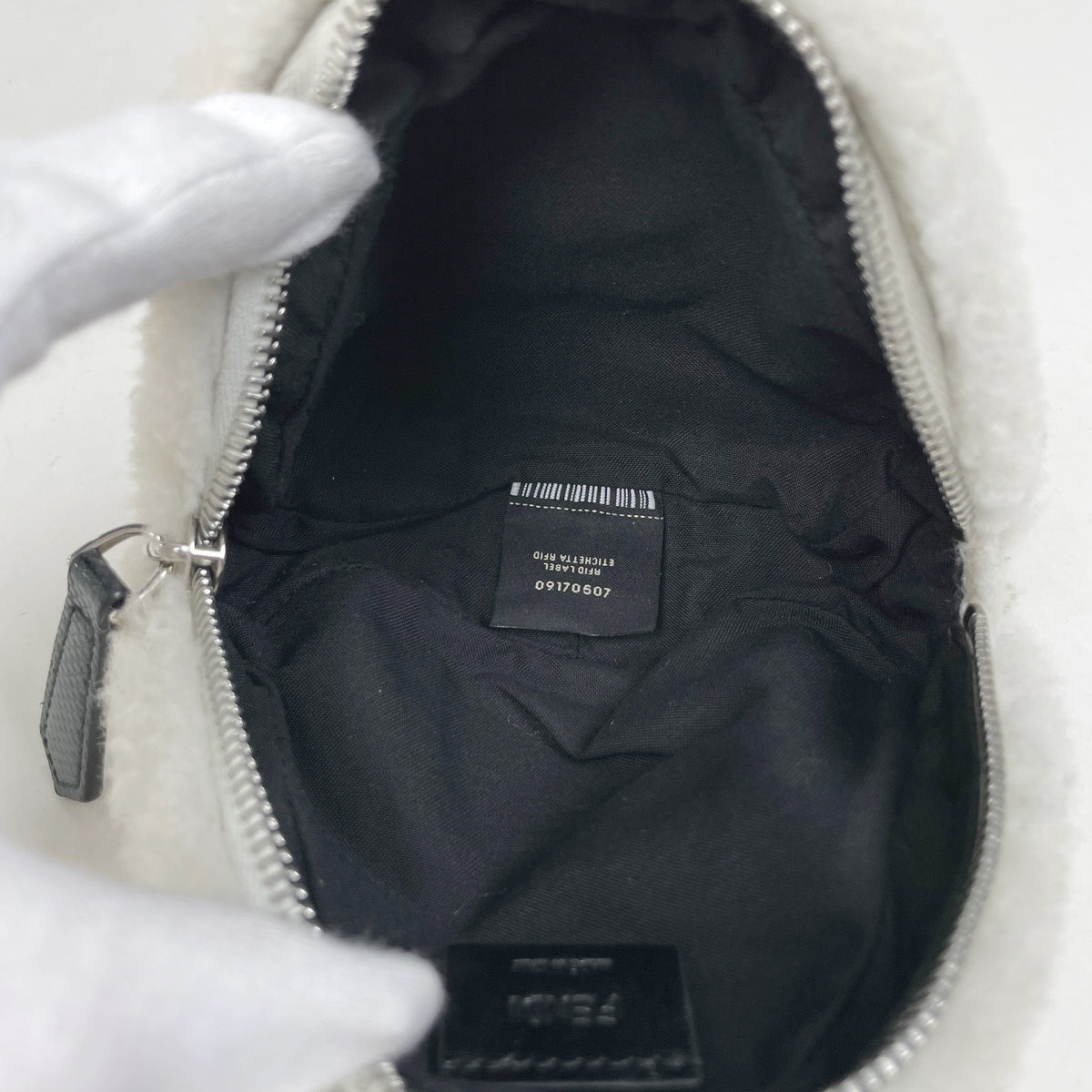 FENDI フェンディ おにぎり ショルダーバッグ ホワイト/ブラック 7AS240 レディース【中古】【美品】 フェンディ おにぎりバッグ ショルダーバッグ ファー 7AS240