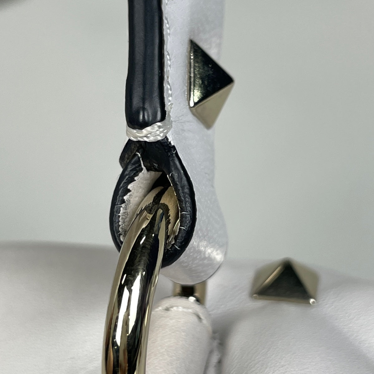 ヴァレンティノ・ガラヴァーニ ロックスタッズ ハンドバッグ