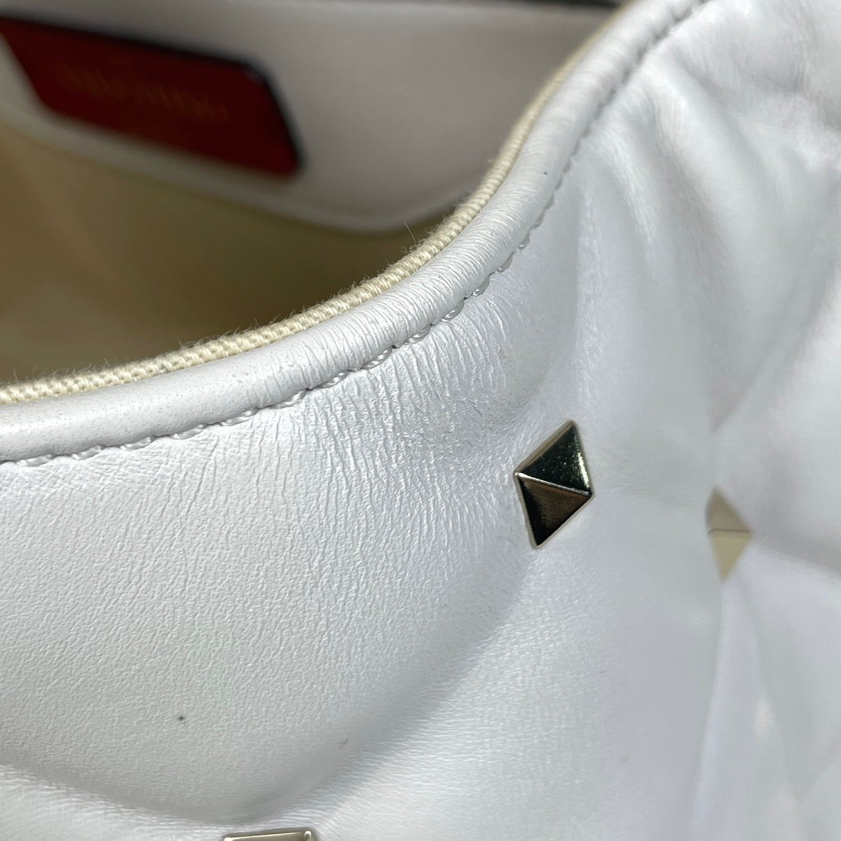 ヴァレンティノ・ガラヴァーニ ロックスタッズ ハンドバッグ