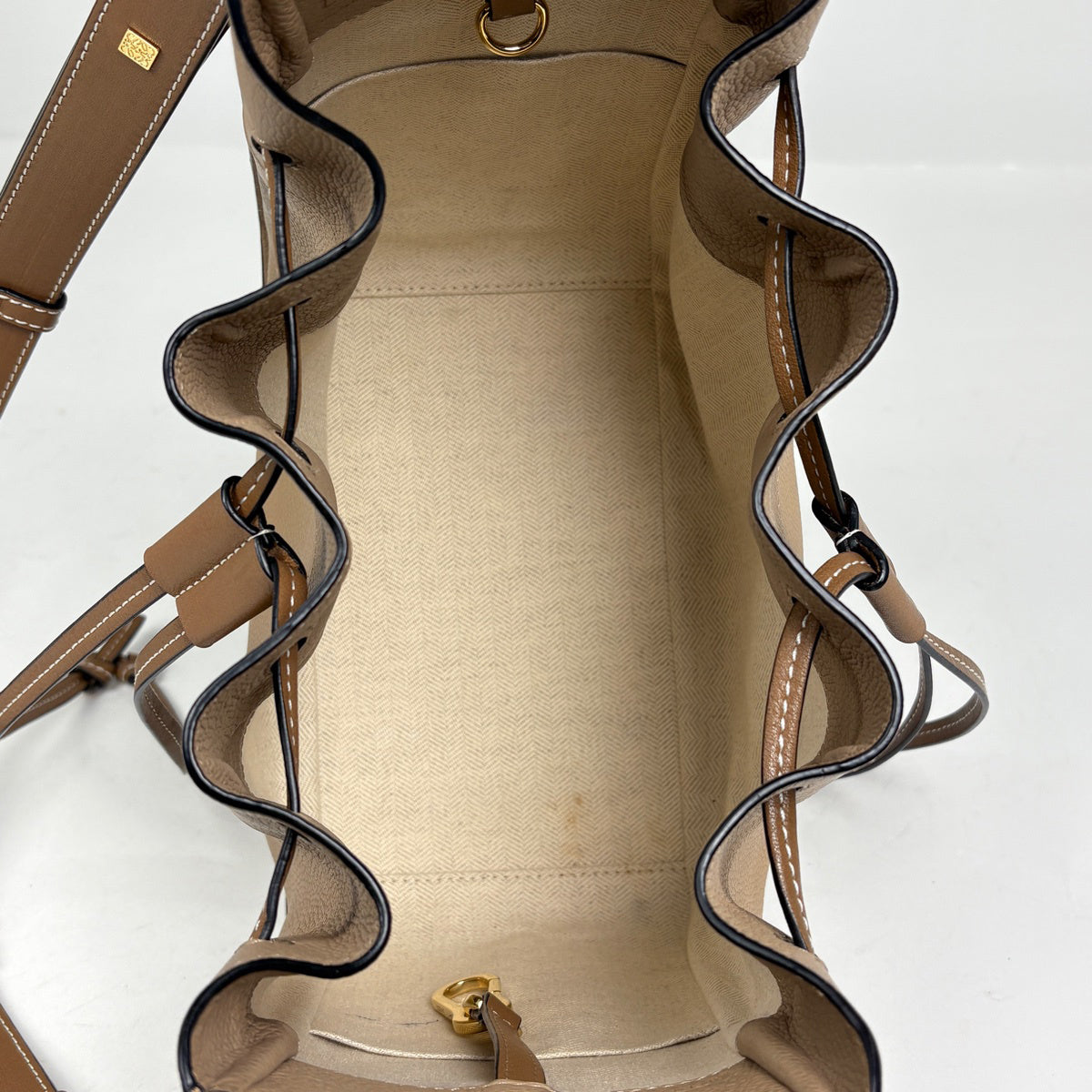 ロエベ ハンモック ドローストリング バッグ スモール ハンドバッグ