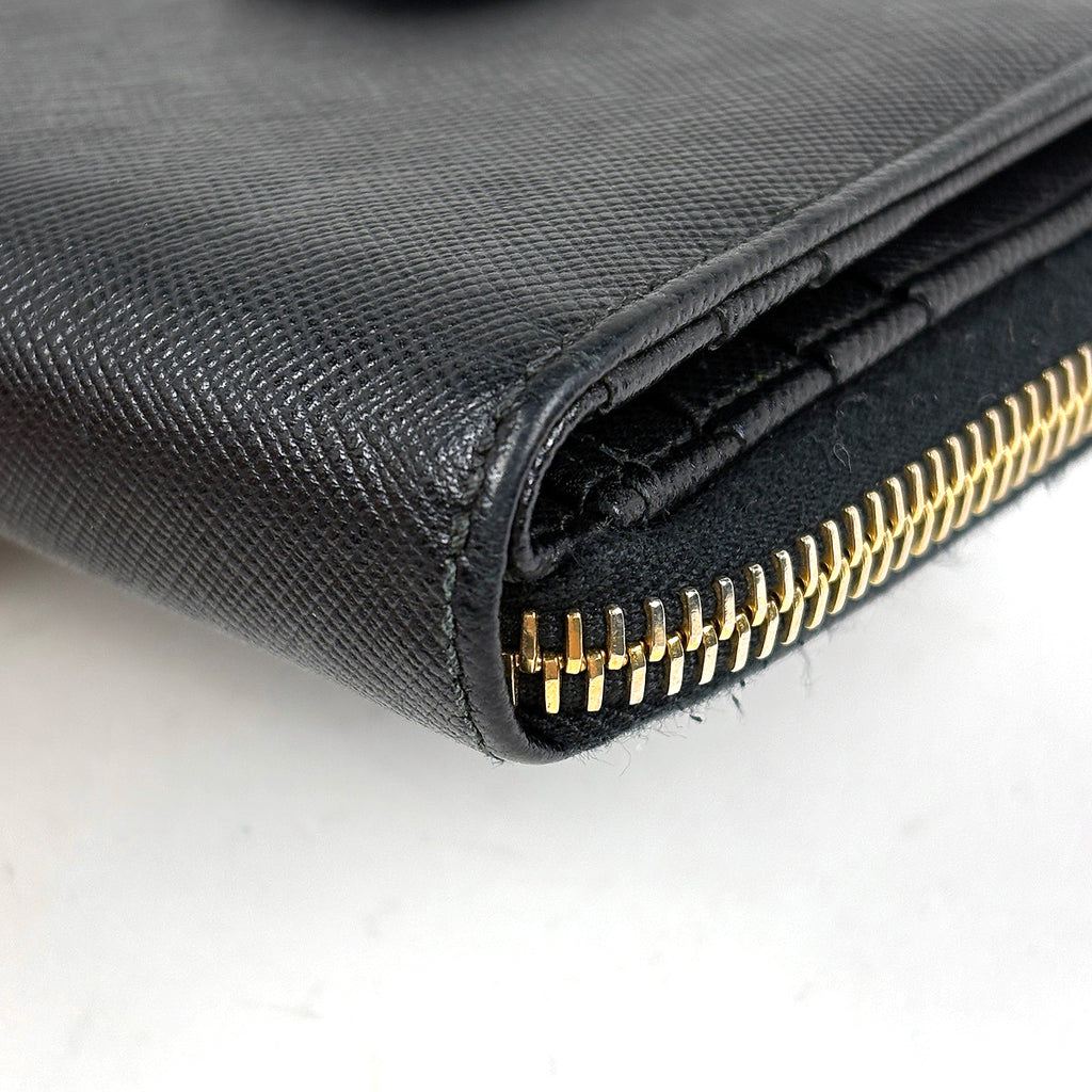 プラダ ロゴ 二つ折り 財布 二つ折り財布 サフィアーノレザー 1M0605