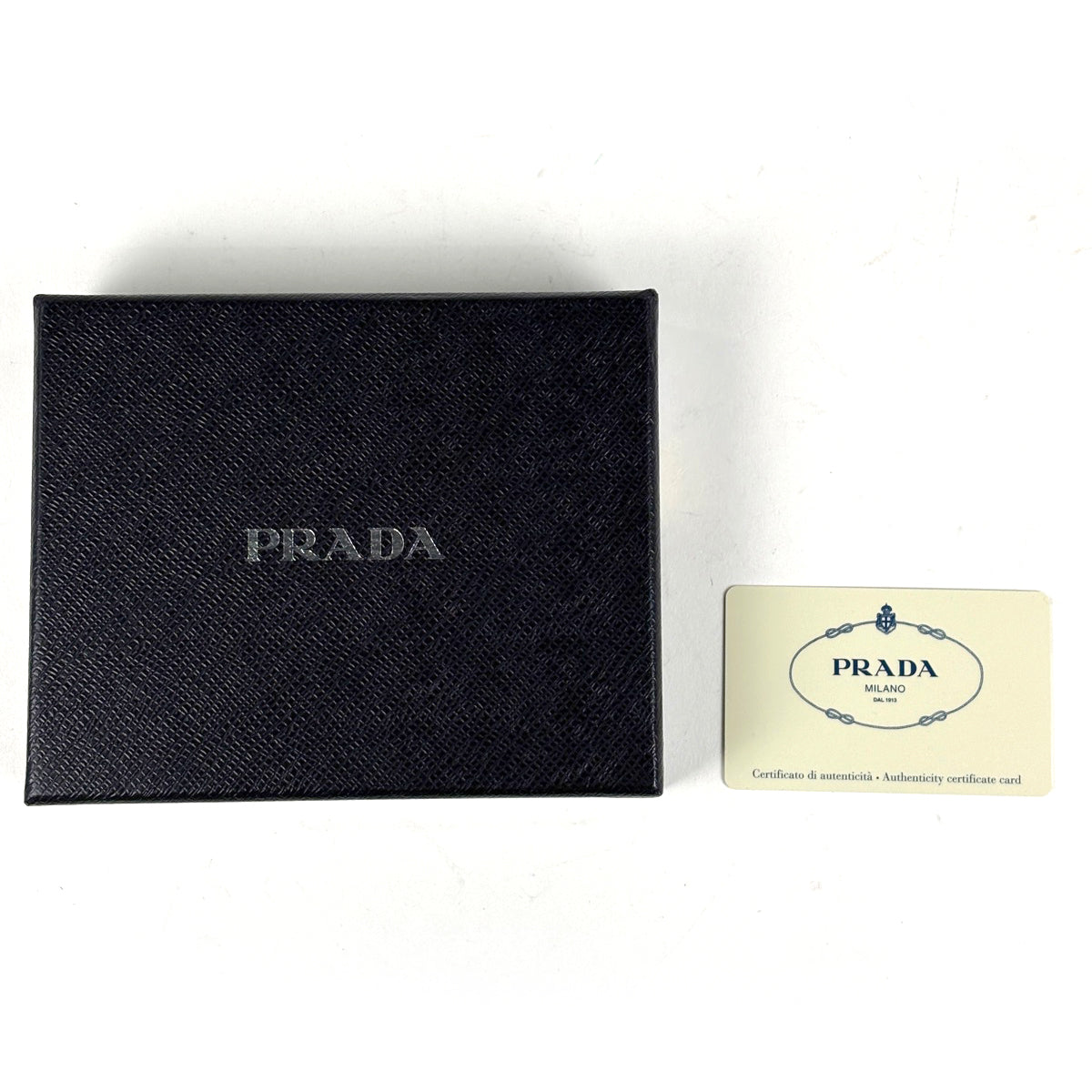 プラダ ロゴ 二つ折り 財布 二つ折り財布 サフィアーノレザー 1M0605
