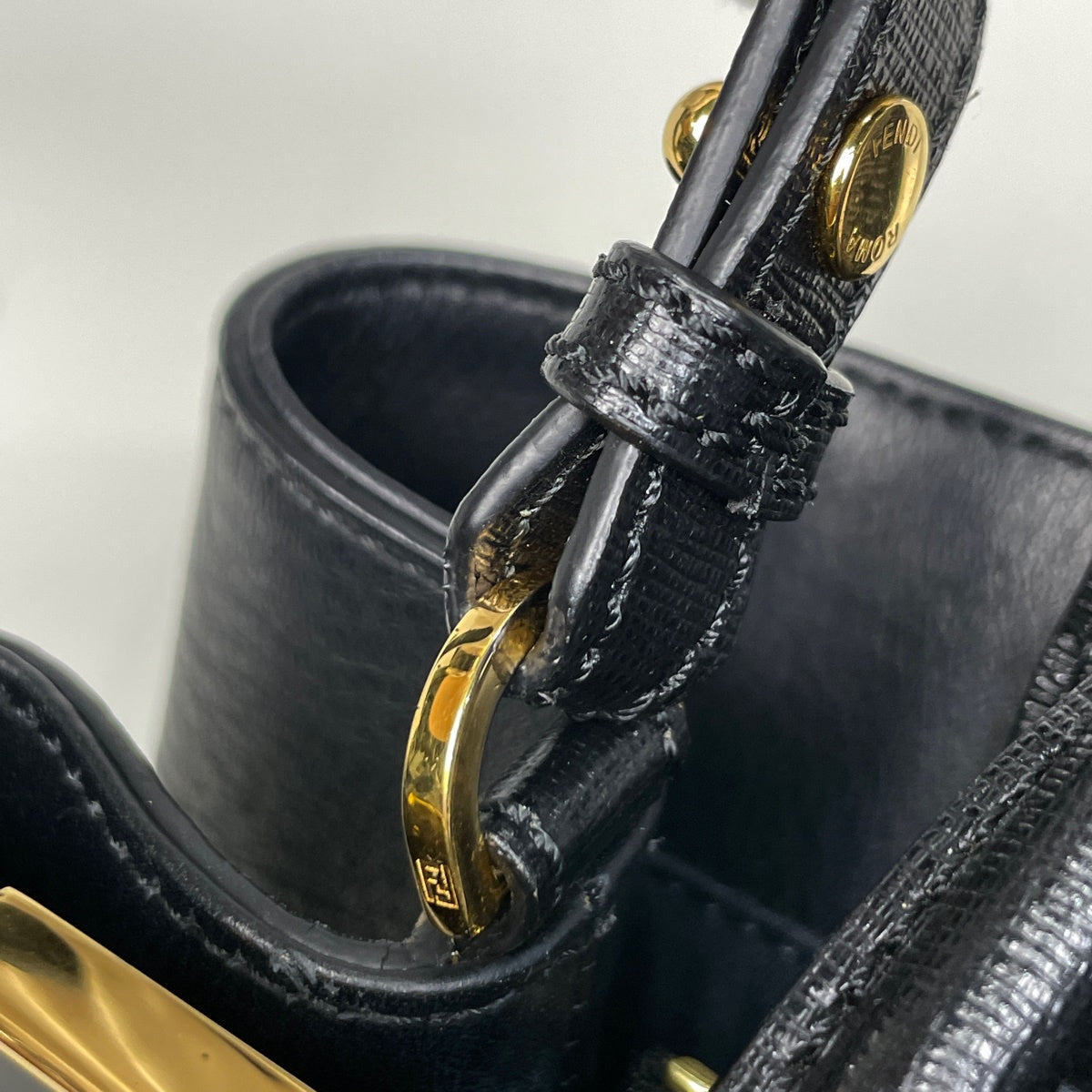 フェンディ プチトゥージュール ハンドバッグ レザー 8BH253