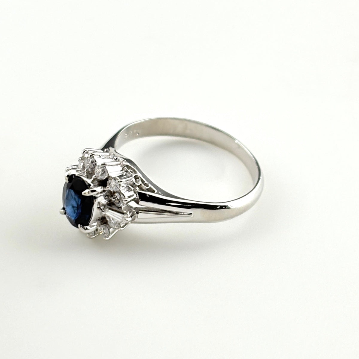 Pt850サファイアリング1.47ct ダイヤ0.22ct 取巻きダイヤ美品 サファイア デザインリング リング 10号 Pt850 サファイア