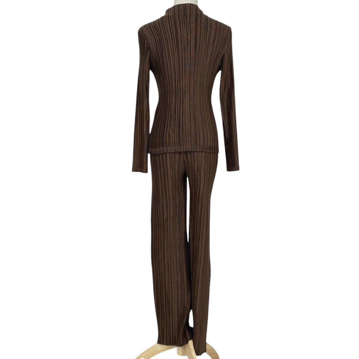 ISSEY MIYAKE セットアップ　パンツスーツ イッセイミヤケ プリーツ セットアップ セットアップ 女性パンツスーツ