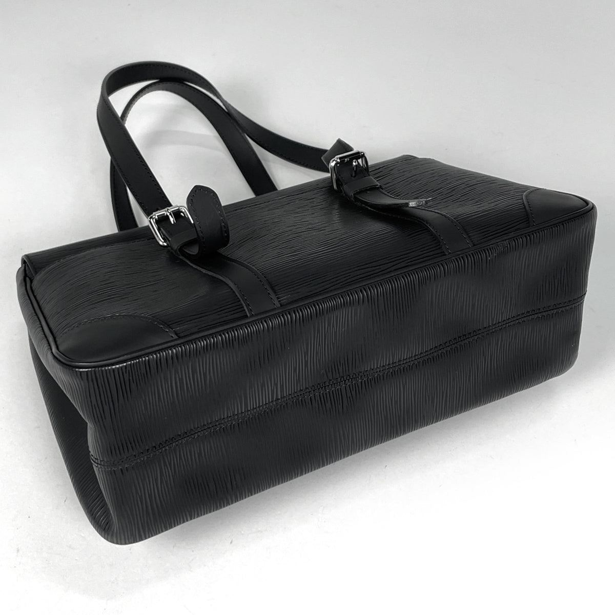 LOUIS VUITTON エピ ショルダーバッグ ブラック M58862 LOUIS VUITTON