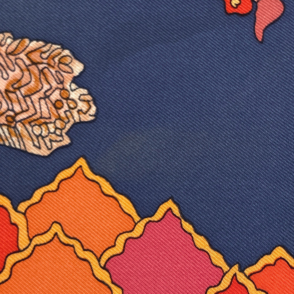 エルメス カレ 90 fantaisies indiennes 眩惑のインド 木 象 孔雀 スカーフ シルク レッド マルチカラー レディース 【中古】 
 ラッピング可