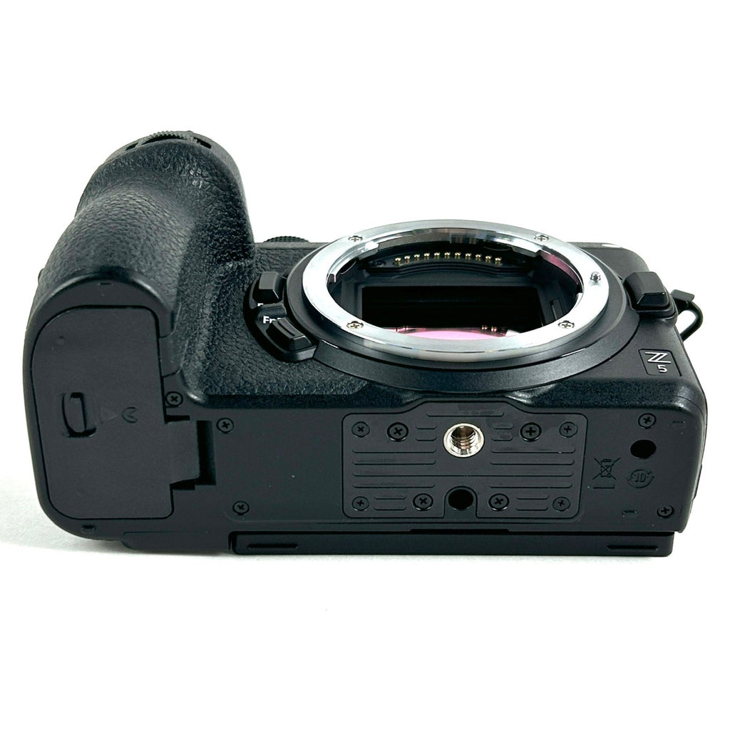 ニコン Nikon Z5 + NIKKOR Z 24-200mm F4-6.3 VR デジタル ミラーレス 一眼カメラ 【中古】