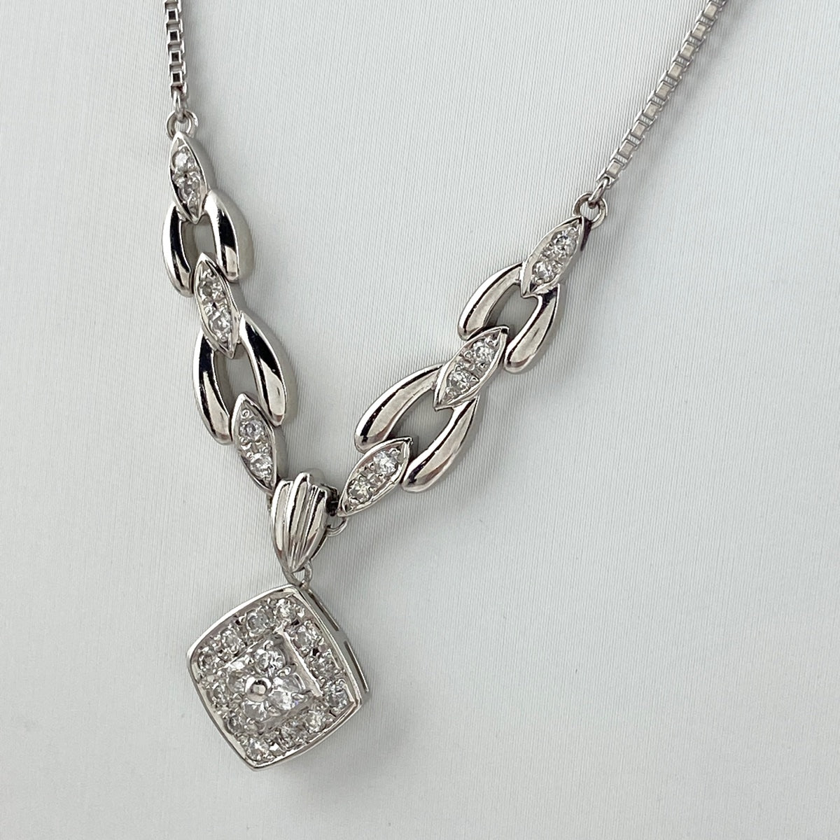 ラッピング可】 ダイヤモンド うまし デザインネックレス プラチナ  