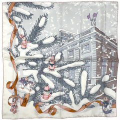 エルメス プチ カレ Noel au 24 Faubourg フォーブル24番地のクリスマス スカーフ シルク ホワイト マルチカラー レディース 【中古】 
 ラッピング可